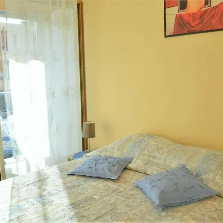 Bormes-les-mimosas, 2 Pieces, 4 Personnes - Fr-1-251-179 Apartment